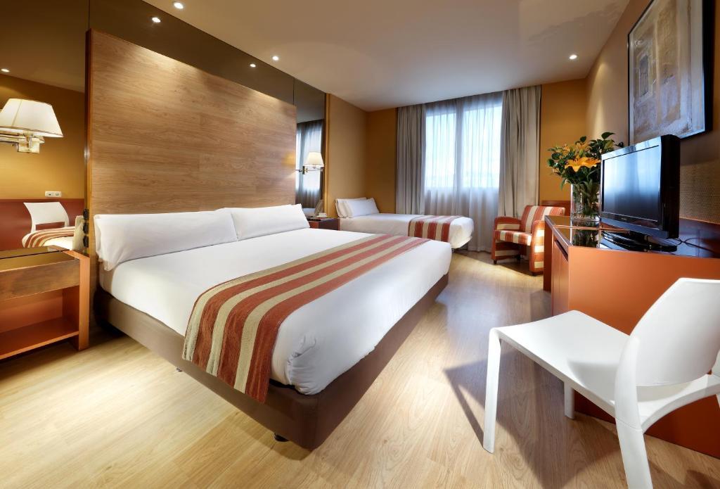Crisol Puerta De Burgos Hotel Exterior photo