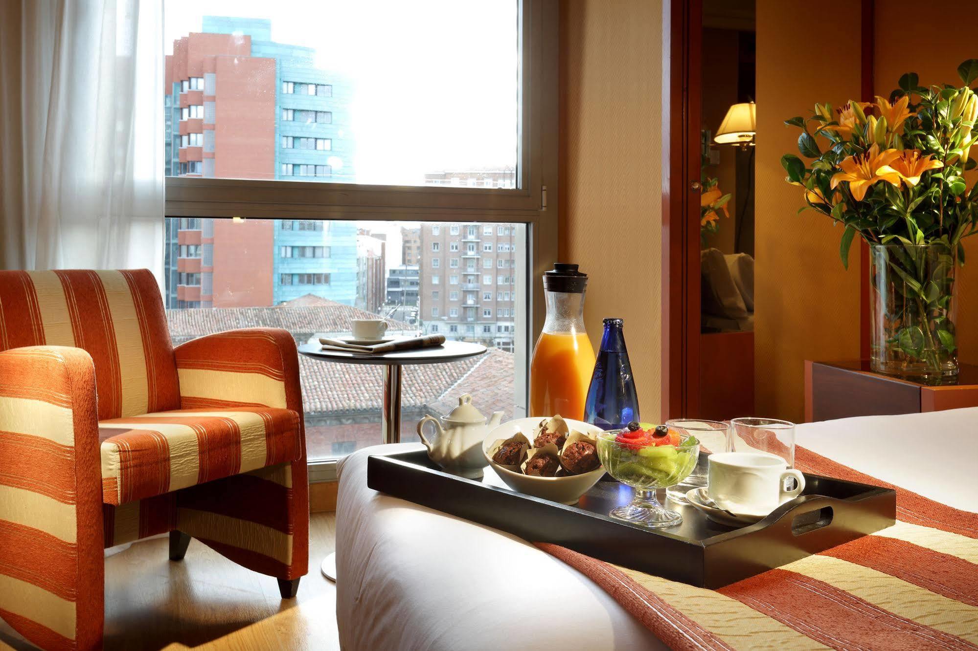 Crisol Puerta De Burgos Hotel Exterior photo